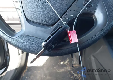 2016 Kia Forte Lx z USA, uszkodzony, nr VIN KNAFK4A63G5587447